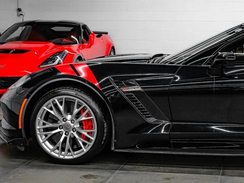 Used 2016 Chevrolet Corvette Z06 w/ 3LZ Preferred Equipment Group image 19