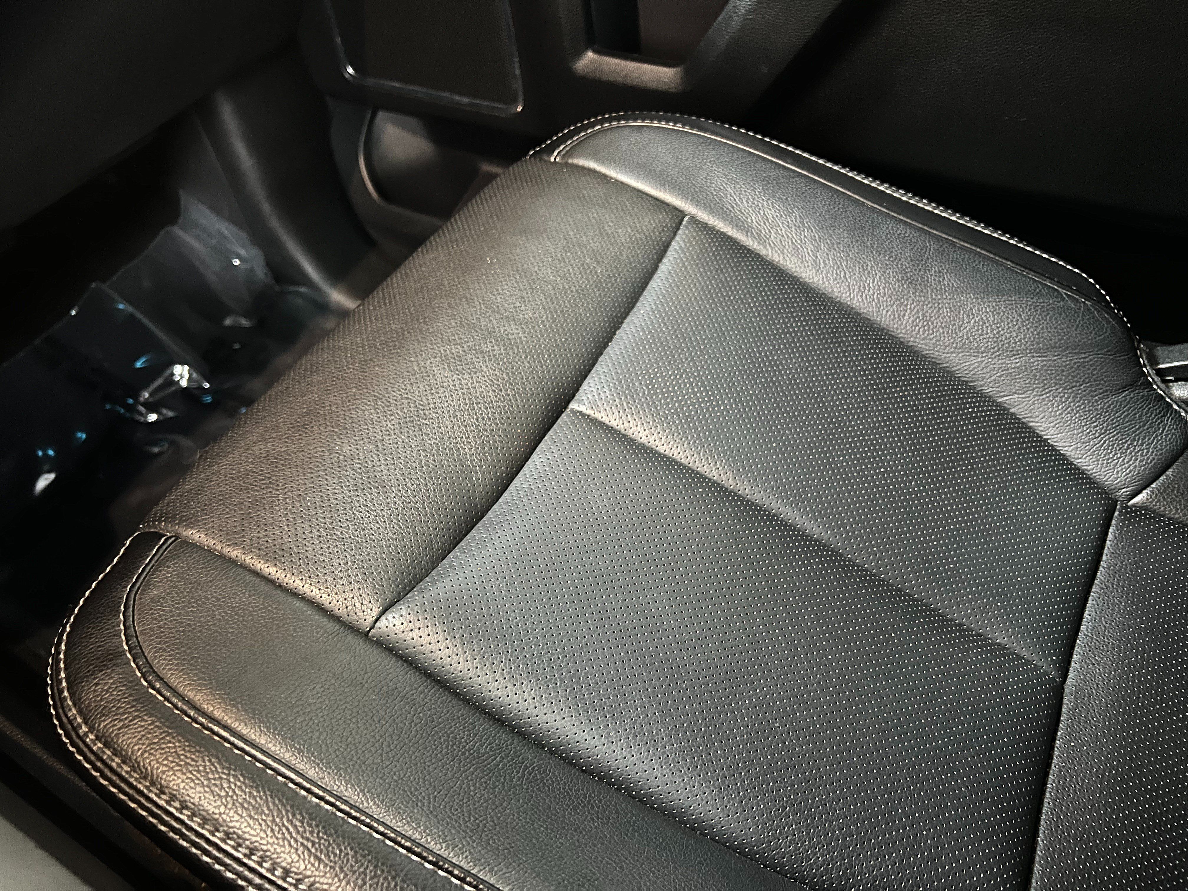 Used 2018 Ford F150 Lariat w/ Equipment Group 502A Luxury AWD/4WD image 18