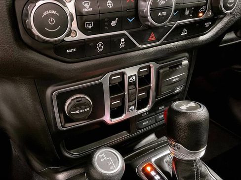 Used 2024 Jeep Wrangler Unlimited Sport AWD/4WD image 30