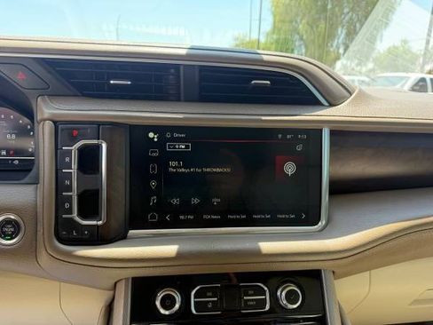 Used 2022 GMC Yukon XL Denali AWD/4WD image 13