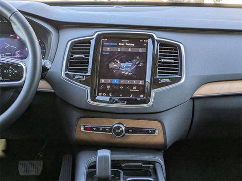 Used 2025 Volvo XC90 B6 Plus image 25