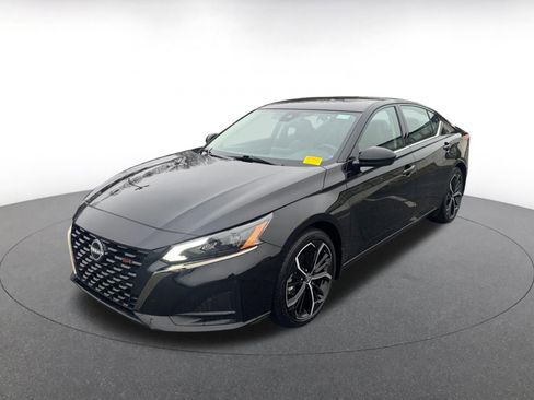 Used 2025 Nissan Altima 2.5 SR image 4