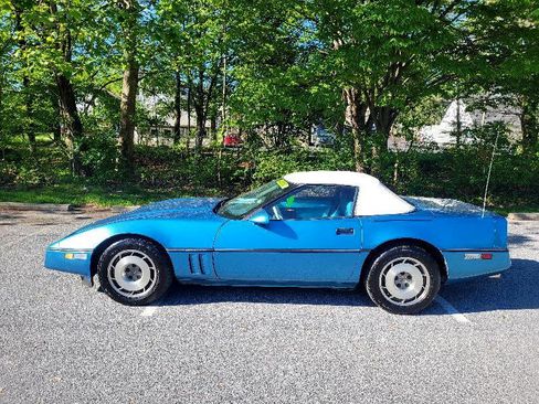 Used 1987 Chevrolet Corvette Convertible image 3