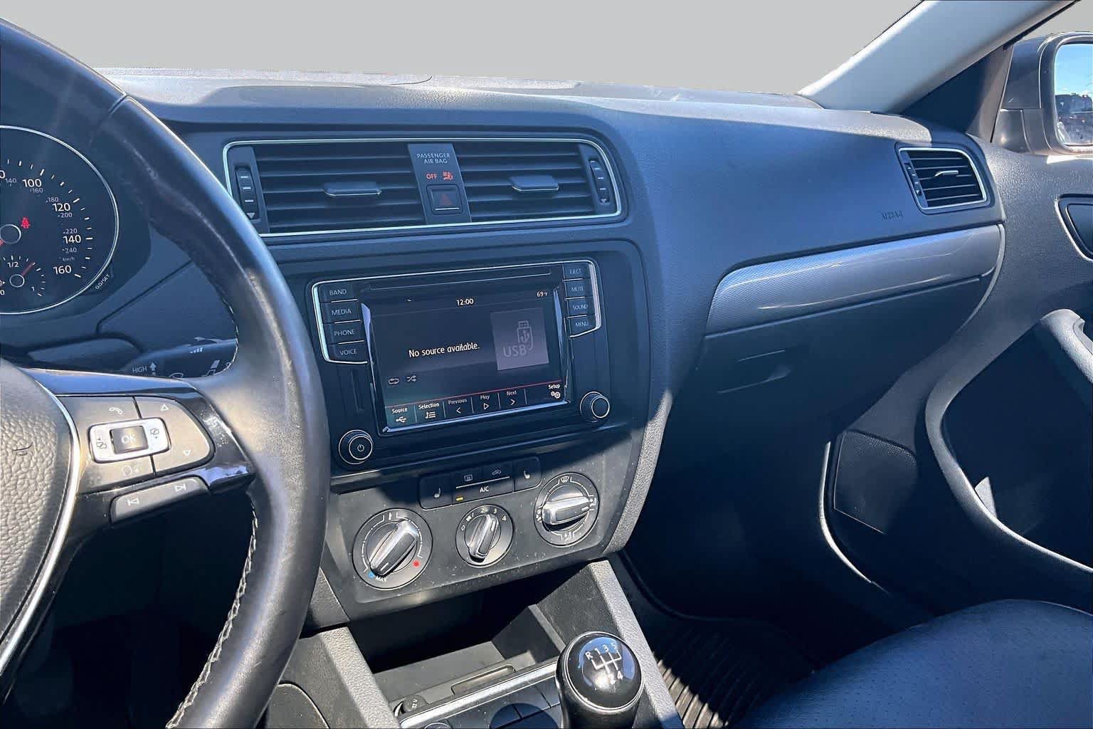 Used 2017 Volkswagen Jetta SE FWD image 7