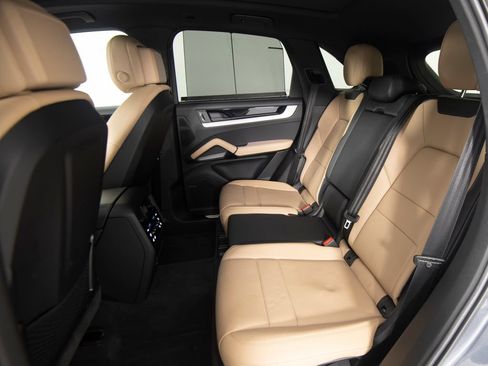 Certified 2026 Porsche Cayenne E-Hybrid AWD/4WD image 30