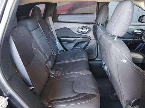 Used 2016 Jeep Cherokee Latitude w/ Comfort & Sound Group FWD image 16