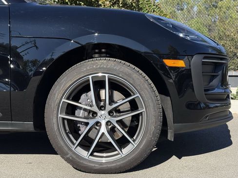 Used 2025 Porsche Macan image 12