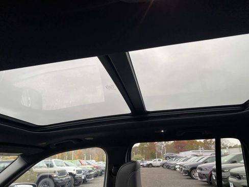 New 2025 Jeep Grand Cherokee Limited image 8