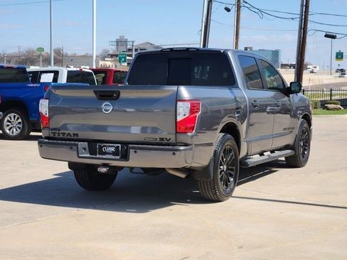 Used 2018 Nissan Titan SV w/ SV Convenience Package image 15