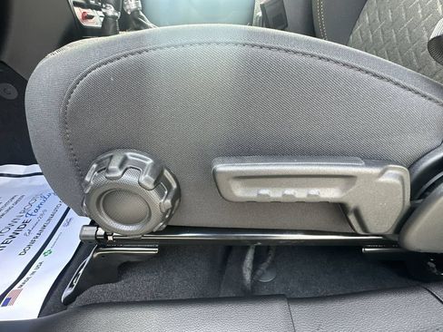 Used 2025 Jeep Gladiator Mojave AWD/4WD image 18
