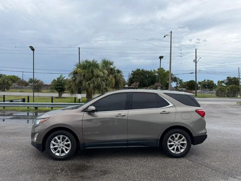 Used 2018 Chevrolet Equinox LT FWD image 2