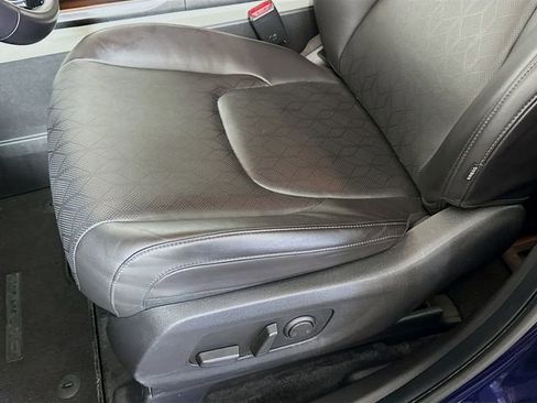 Used 2024 Kia Carnival LX image 20