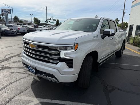 Used 2024 Chevrolet Silverado 1500 High Country w/ Technology Package AWD/4WD image 3