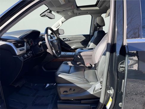 Used 2020 Chevrolet Suburban Premier image 17