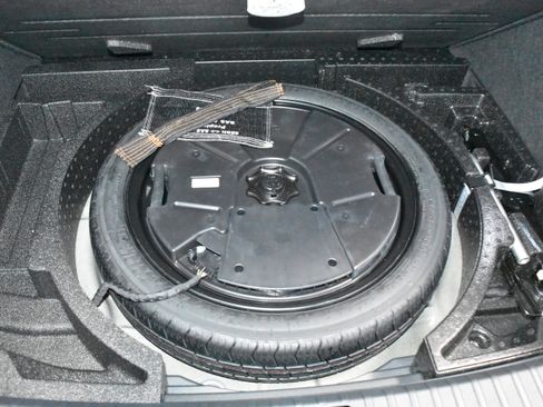 New 2026 Volkswagen Taos SEL image 25