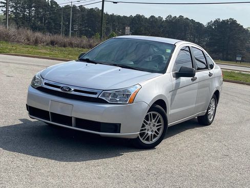 Used 2010 Ford Focus SE FWD image 1