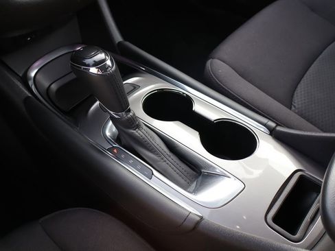 Used 2018 Chevrolet Malibu LT image 24