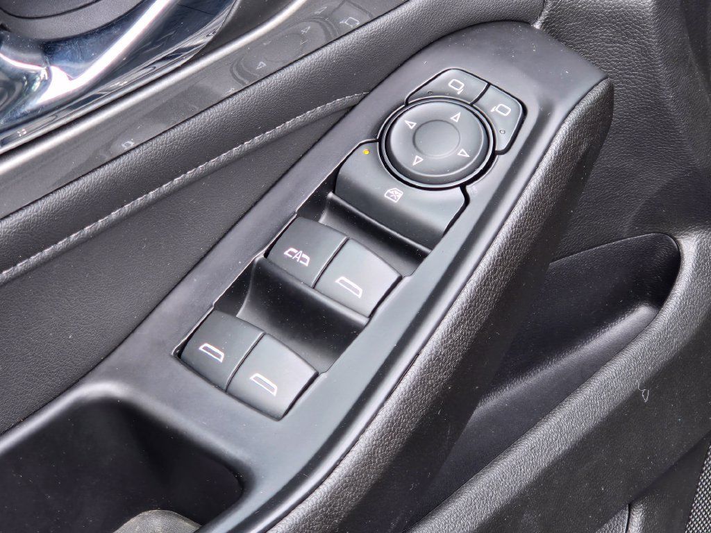 Used 2023 Chevrolet Traverse LT FWD image 30