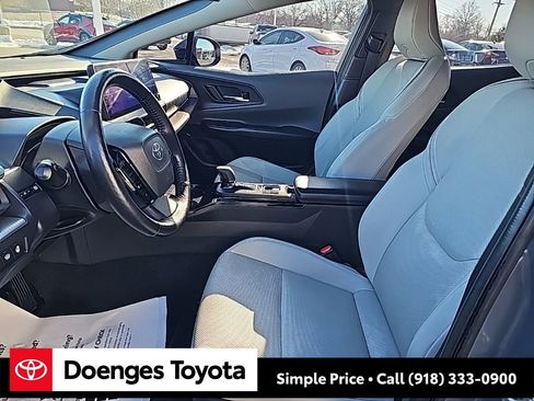 Used 2023 Toyota Prius XLE image 9
