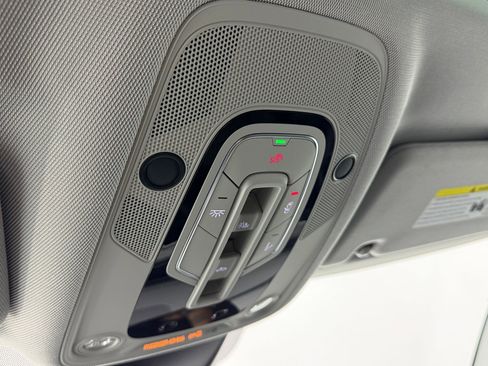 Used 2022 Audi e-tron Premium Plus w/ Premium Plus Package image 22