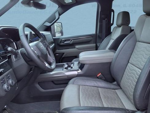 Used 2024 Chevrolet Silverado 2500 ZR2 w/ Technology Package image 8