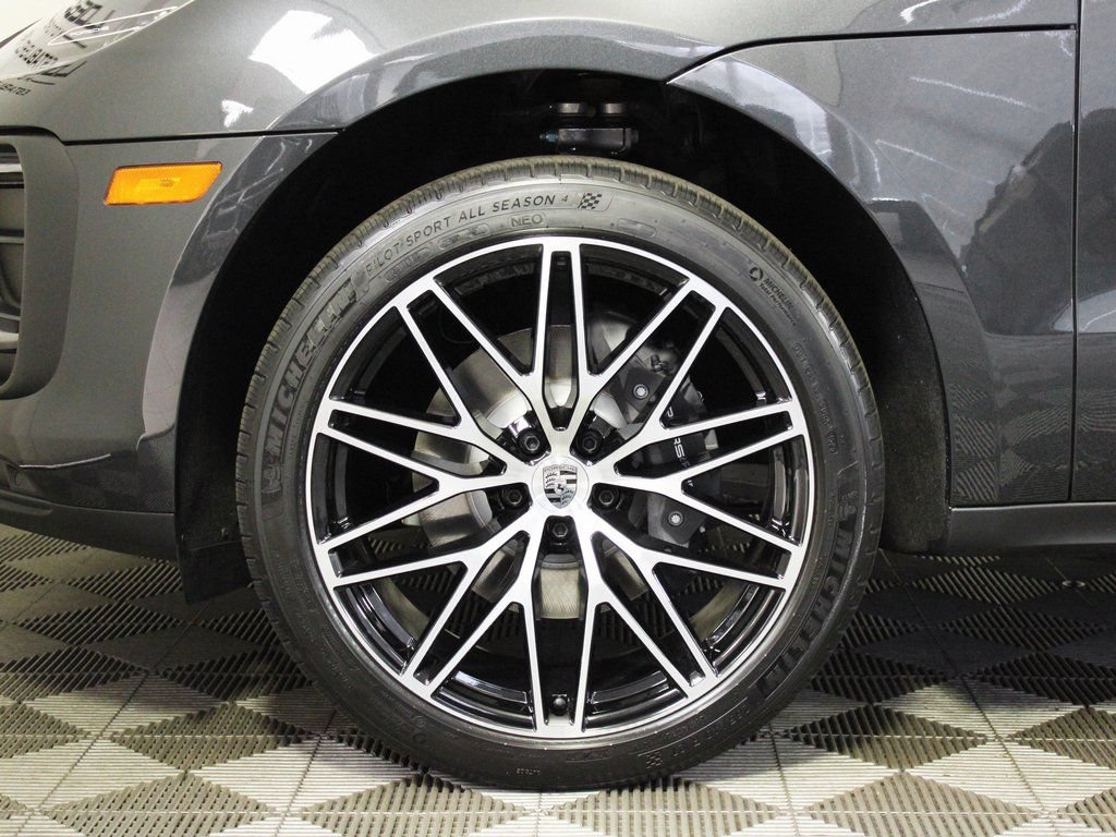 Certified 2026 Porsche Macan AWD/4WD image 38