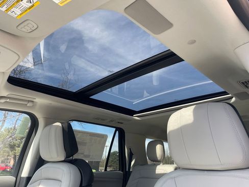 New 2026 Lincoln Navigator Reserve w/ Jet Appearance Package AWD/4WD image 10