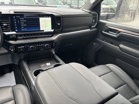 Used 2025 Chevrolet Silverado 3500 LTZ w/ LTZ Premium Package image 29