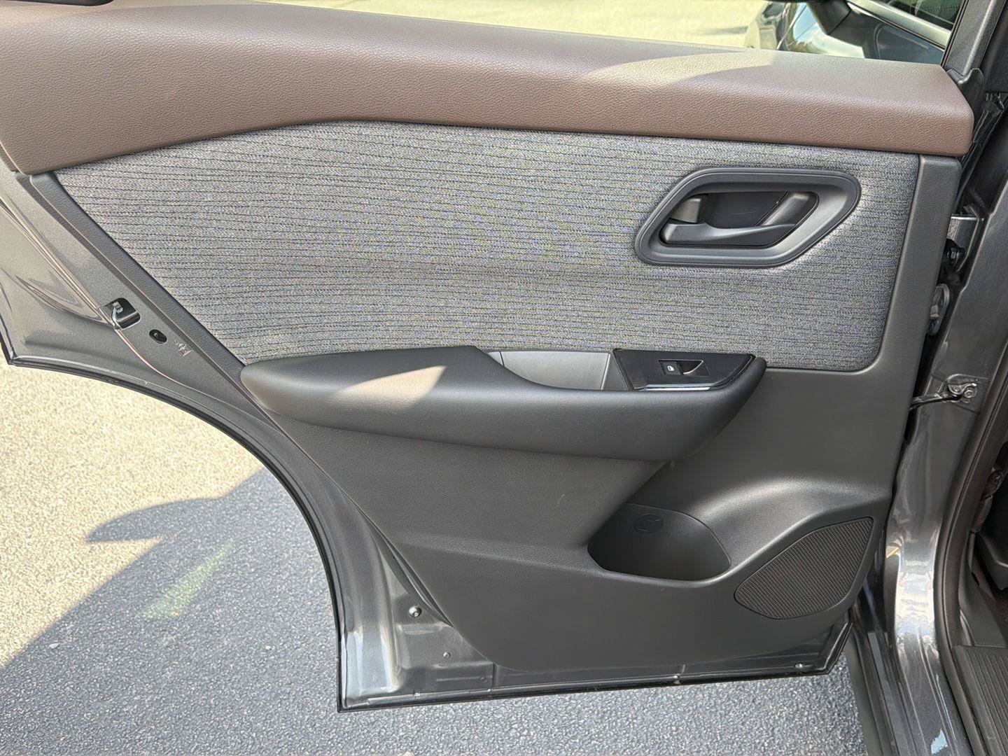 Used 2023 Nissan Rogue S AWD/4WD image 16