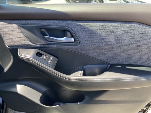 Used 2023 Nissan Rogue SV FWD image 25