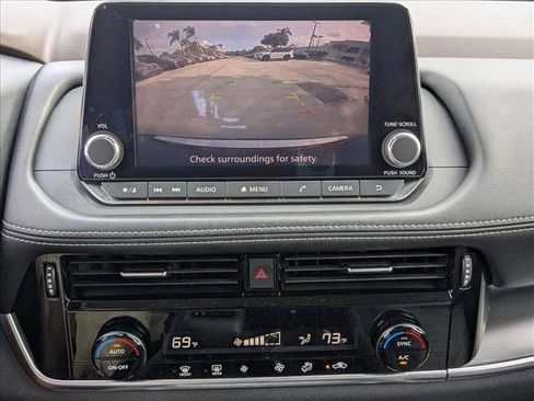 Used 2022 Nissan Rogue SV image 13