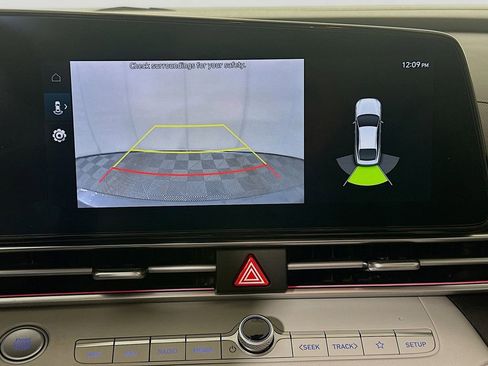 Certified 2023 Hyundai Elantra Limited w/ Preferred Accessory Package FWD image 14