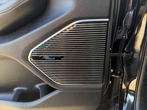 Used 2023 Jeep Grand Cherokee Overland w/ Luxury Tech Group IV image 14