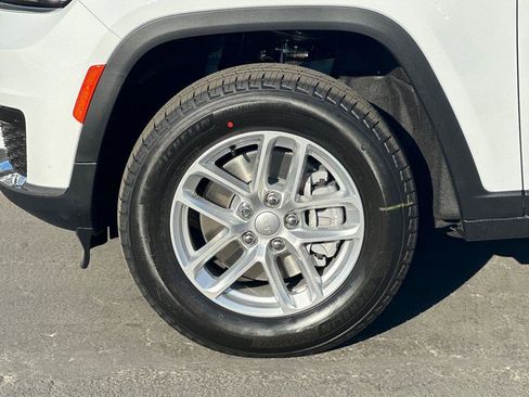 New 2025 Jeep Grand Cherokee L Laredo w/ Luxury Tech Group I image 25