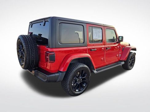 Used 2022 Jeep Wrangler Unlimited Sahara w/ Cold Weather Group AWD/4WD image 3