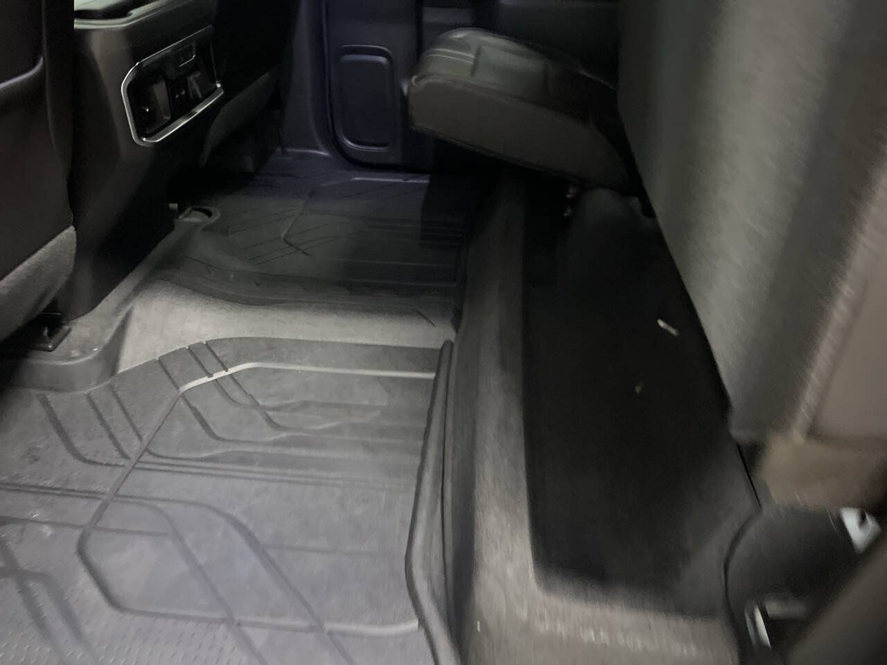Used 2019 Chevrolet Silverado 1500 High Country w/ Technology Package AWD/4WD image 28