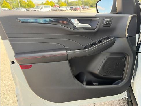 Used 2023 Ford Escape ST-Line Elite w/ Premium Technology Package AWD/4WD image 15