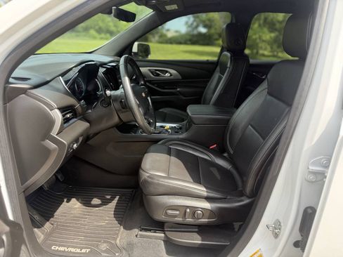 Used 2023 Chevrolet Traverse LT w/ LT Premium Package AWD/4WD image 10