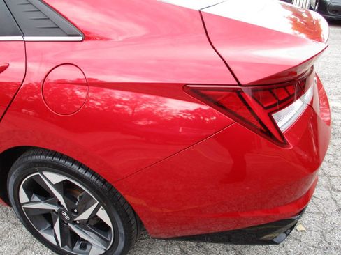 Used 2021 Hyundai Elantra SEL w/ Convenience + Premium Package FWD image 16