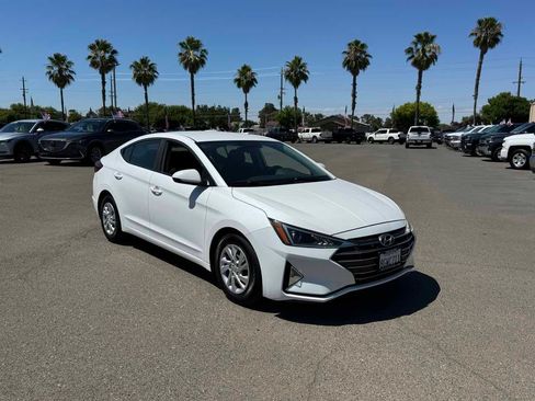 Used 2019 Hyundai Elantra SE w/ Cargo Package FWD image 2