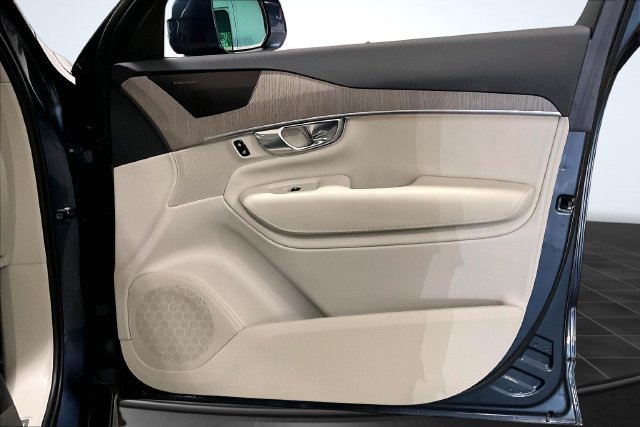 Certified 2025 Volvo XC90 T8 Plus w/ Protection Package Premier AWD/4WD image 27