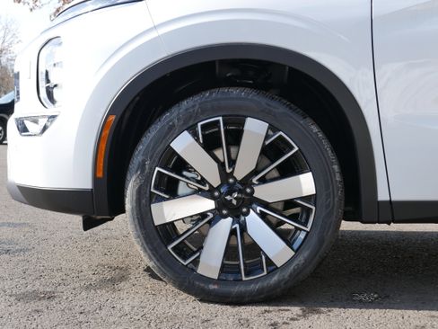 New 2026 Mitsubishi Outlander SE image 11