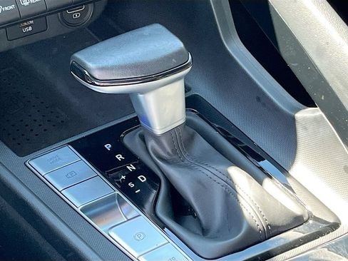 Used 2023 Hyundai Elantra Limited FWD image 17