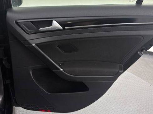 Used 2017 Volkswagen GTI SE FWD image 21