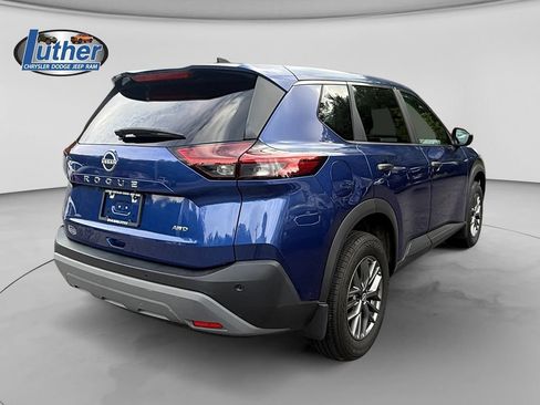 Used 2023 Nissan Rogue S AWD/4WD image 5
