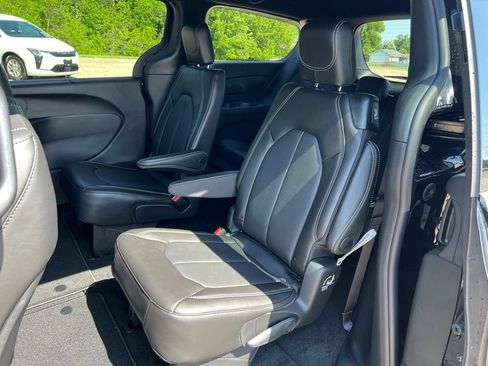 New 2027 Chrysler Pacifica Select AWD/4WD image 21