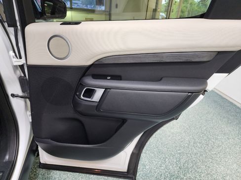 Used 2022 Land Rover Discovery S R-Dynamic image 27