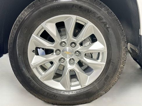 Used 2024 Chevrolet Silverado 1500 Custom AWD/4WD image 28