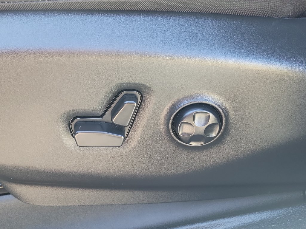 Used 2025 Chrysler Pacifica Select FWD image 19
