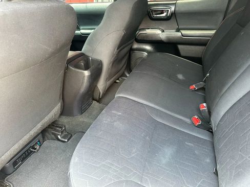 Used 2017 Toyota Tacoma TRD Off-Road image 9